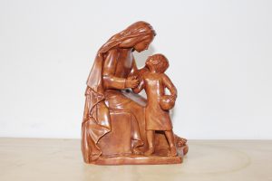 virgen con niño en resina